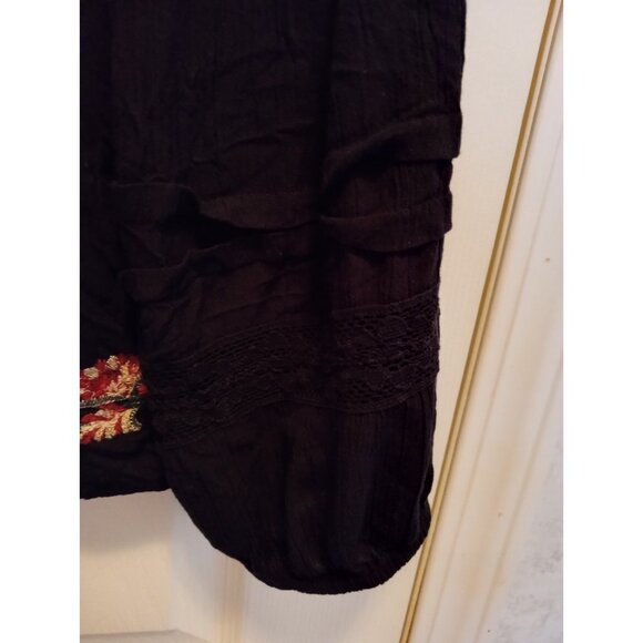 American Eagle Outfitters Black Blouse with Floral Embroidery - Picture 4 of 10